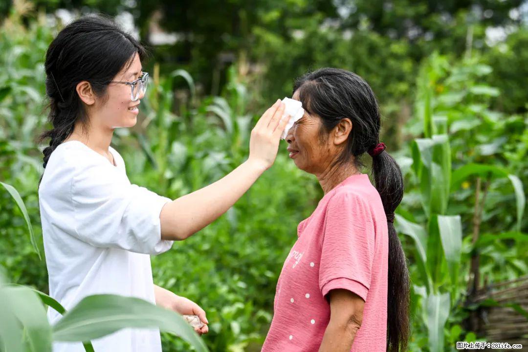 全网追的“扁担女孩”，找了一份暑假工，时薪12元 - 神农架生活资讯 - 神农架28生活网 snj.28life.com